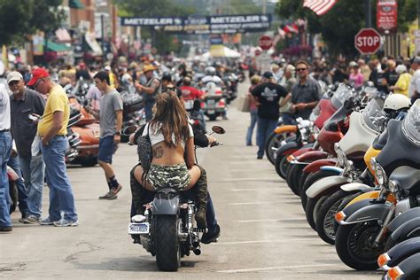 bike week nude|NSFW: My favorite World Naked Bike Ride photos from the last。